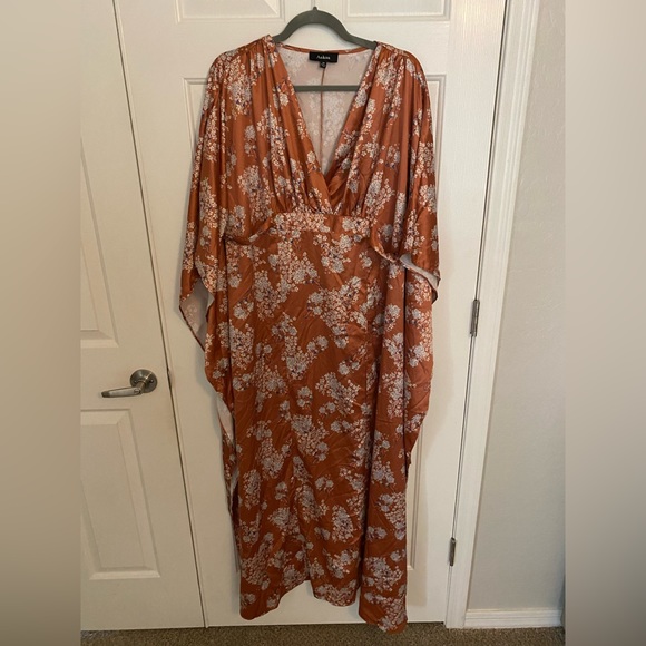 Medium bump friendly tie back camel dress - Picture 3 of 4